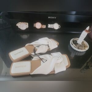 💗 Express white Sandals